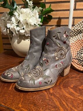 Women's Grey Embroidered Floral Ankle Boots